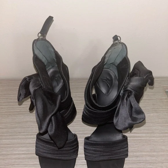Giuseppe Zanotti - Satin Bow Black Sandals - 35 - Picture 11 of 11